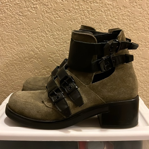 Kurt Geiger cutout platform booties. Size 37.5 euro, US size 7 - Picture 4 of 6